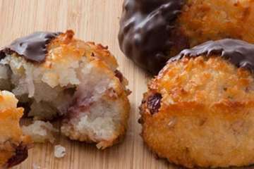 Au Bon Pain Chocolate Dipped Cranberry Almond Macaroon