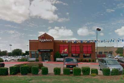 Applebee's, 1115 N Burleson Blvd