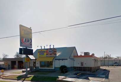 A&W Restaurant, 615 W Moore Ave