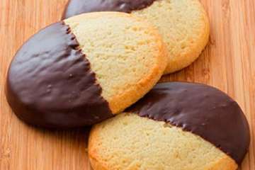 Au Bon Pain Chocolate Dipped Shortbread Cookie
