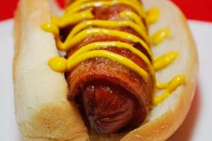 hot dog with bacon